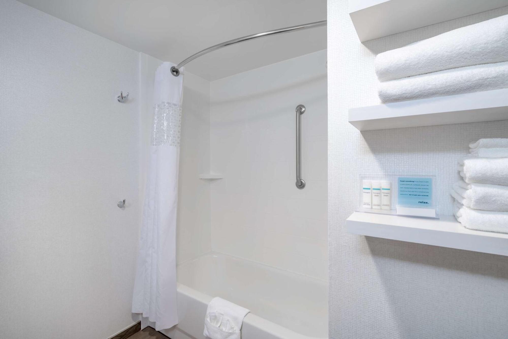 Hampton Inn Frostburg Экстерьер фото