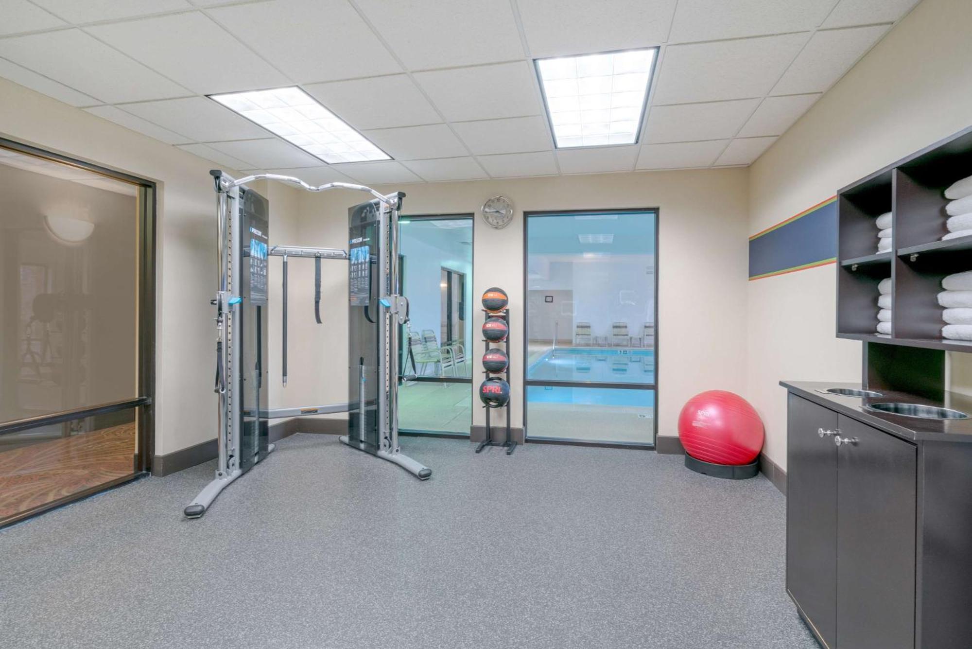 Hampton Inn Frostburg Экстерьер фото