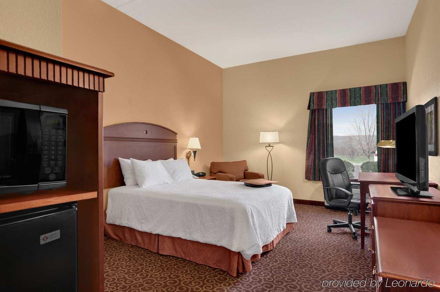 Hampton Inn Frostburg Экстерьер фото