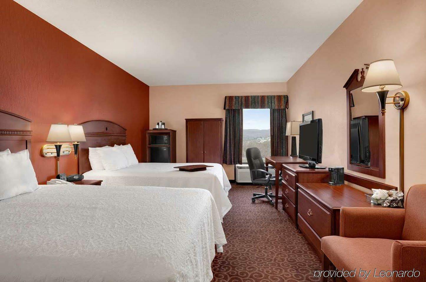 Hampton Inn Frostburg Экстерьер фото